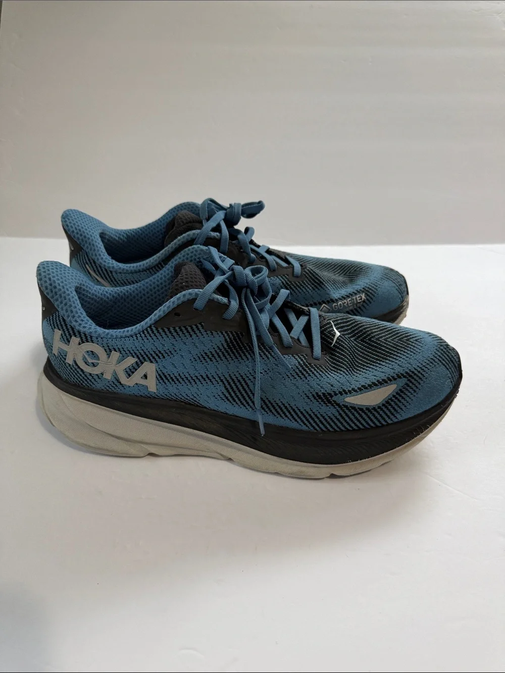 Hoka Men's Blue and Black Athletic Running shoes without insoles